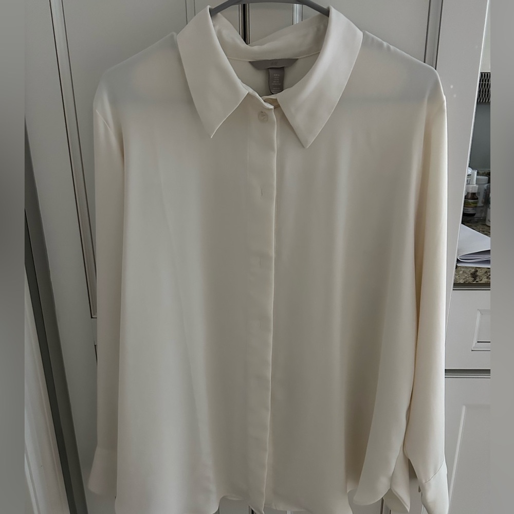 H&M Cream drapey button down tunic blouse